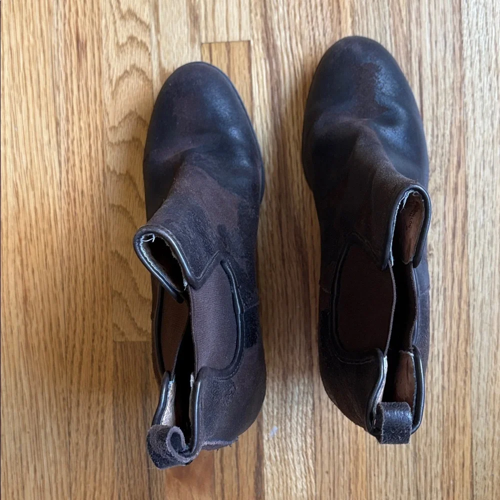 Donald J. Pliner classic brown